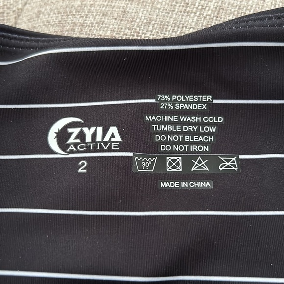 Zyia Active leggings. Capri length. High waisted - Picture 3 of 3